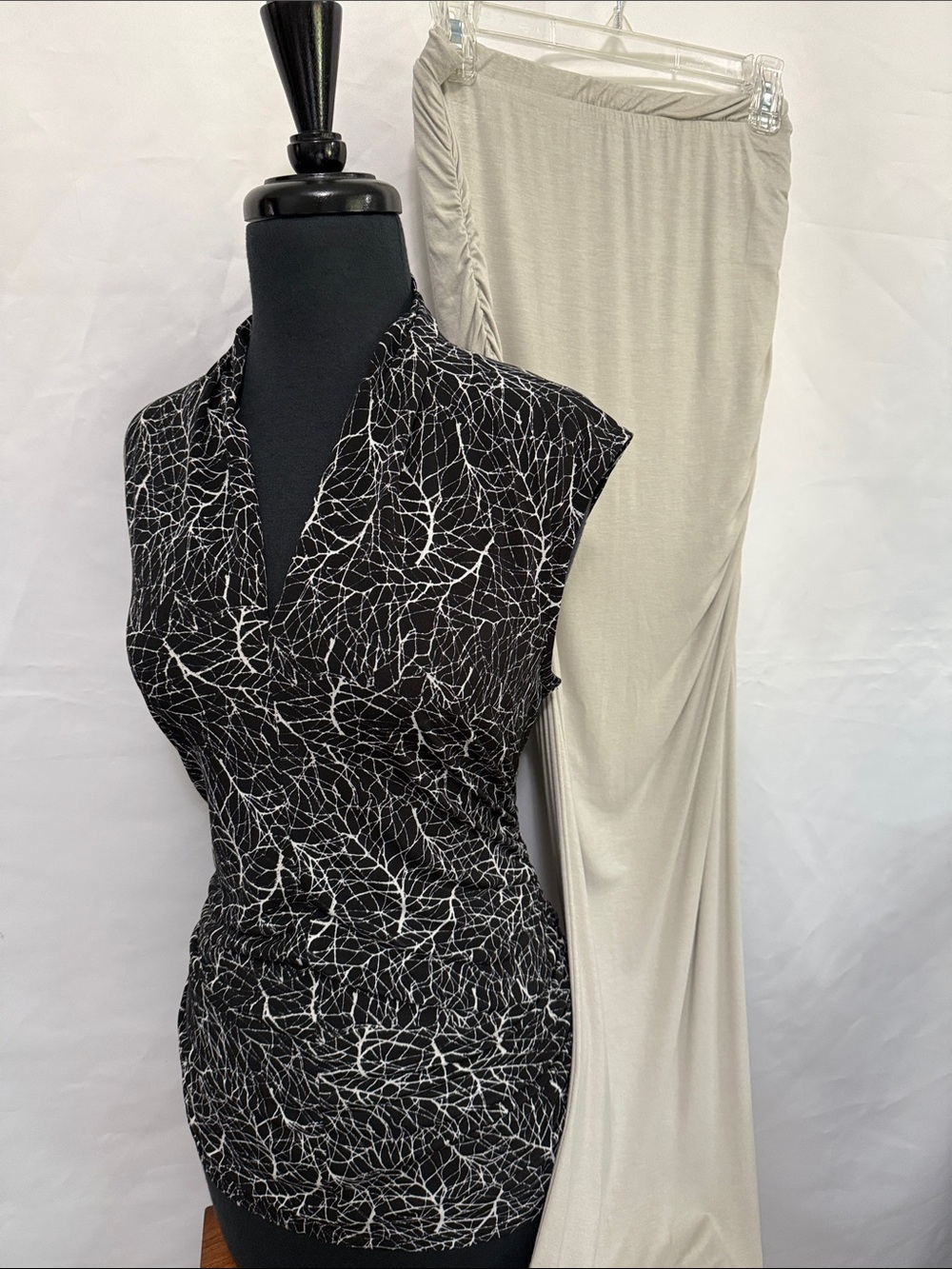 Winter Branches Side Ruched V-Neck Shell - Picture 1 of 9